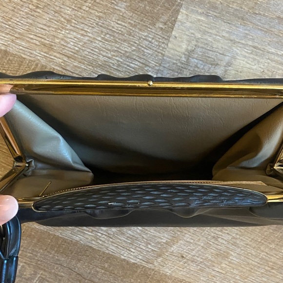 Vintage Black Leather Handbag - Picture 7 of 9